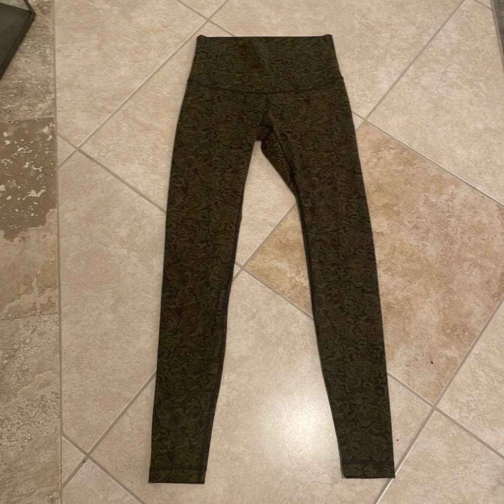 Lululemon - Picture 8 of 11